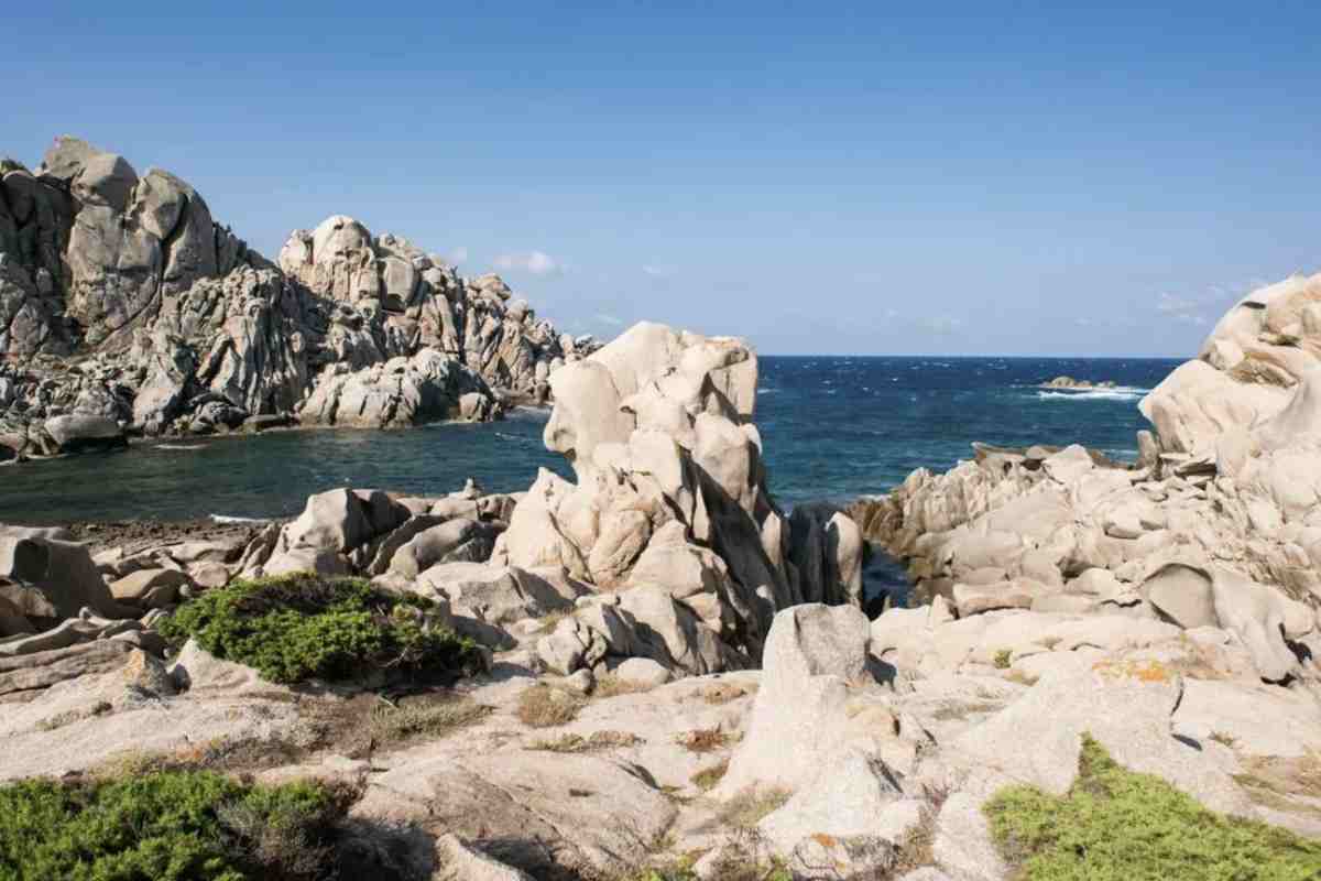 Questo straordinario anfiteatro naturale di rocce granitiche levigate dal vento e dal tempo offre un paesaggio quasi surreale