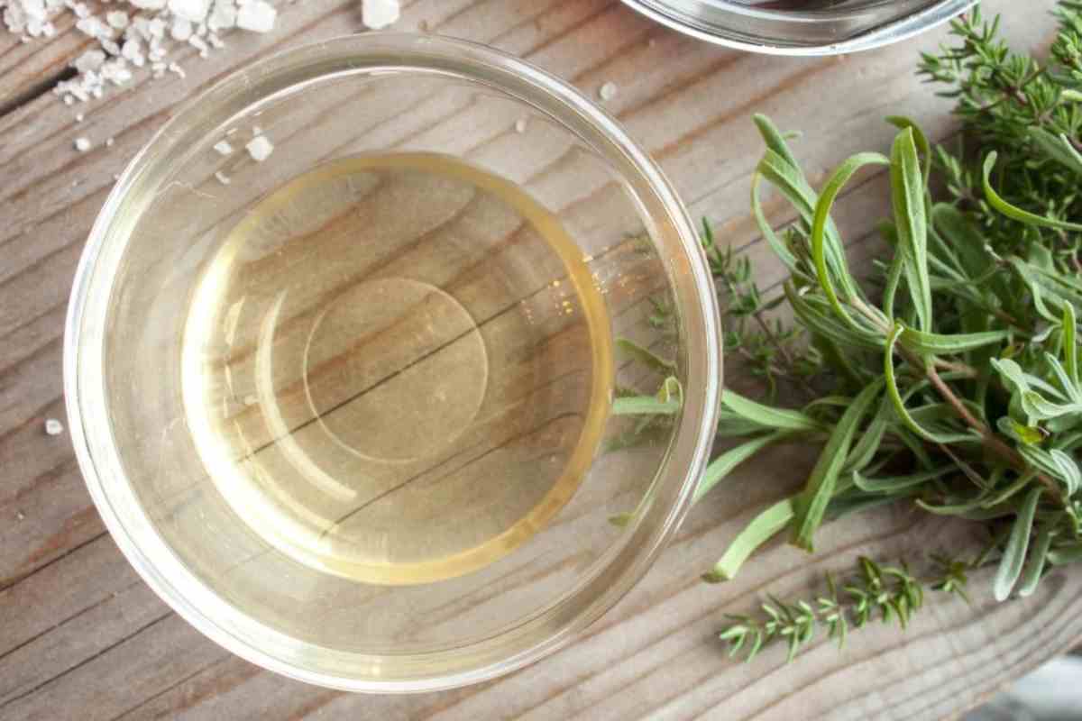 Aceto bianco pulizia vetri